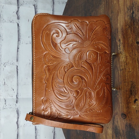 Patricia Nash "Cassini" Floral Tooled Leather Wristlet - Picture 1 of 4